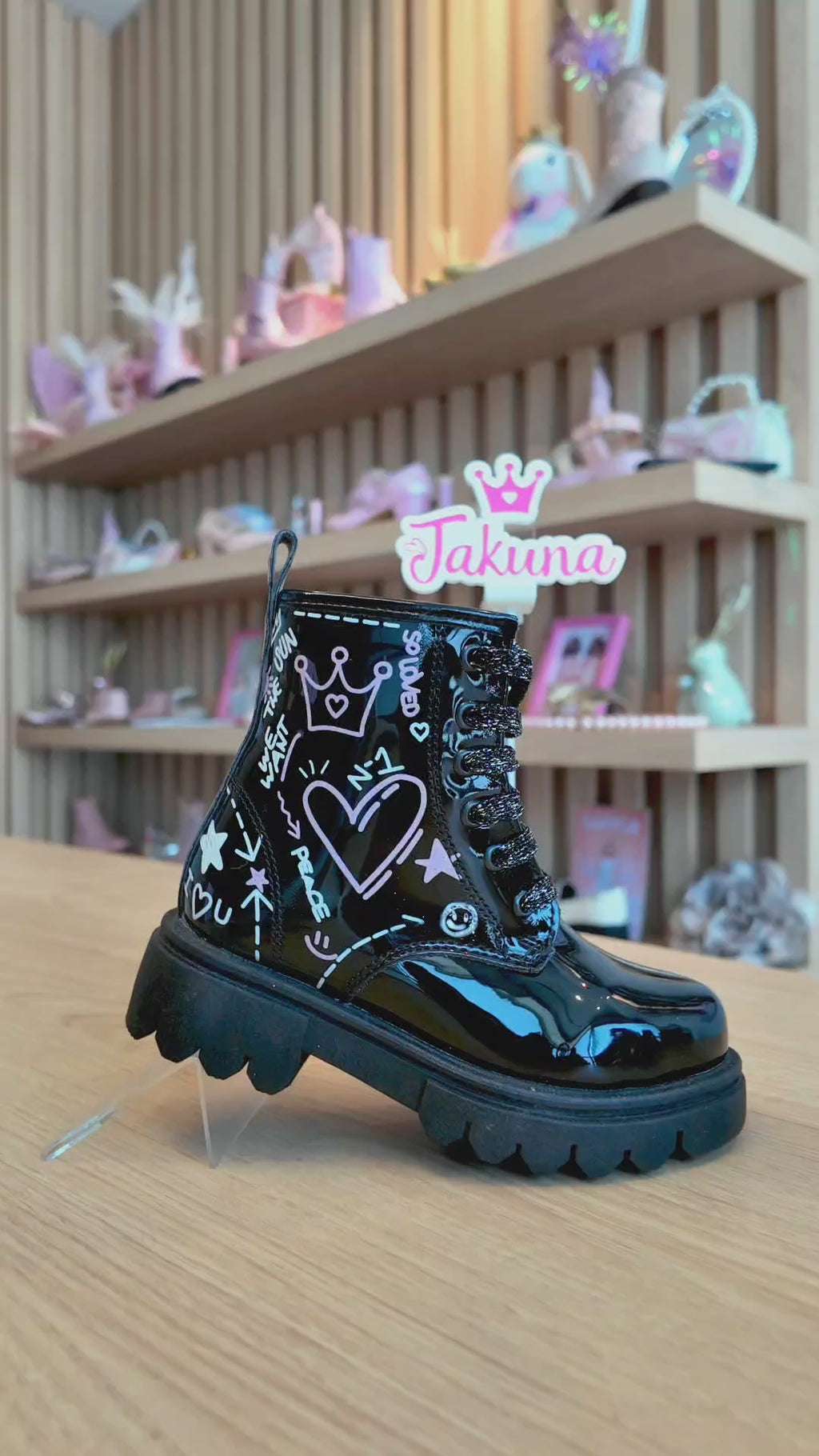 Bota urbana negra para niña - cómoda y resistente | Jakuna
