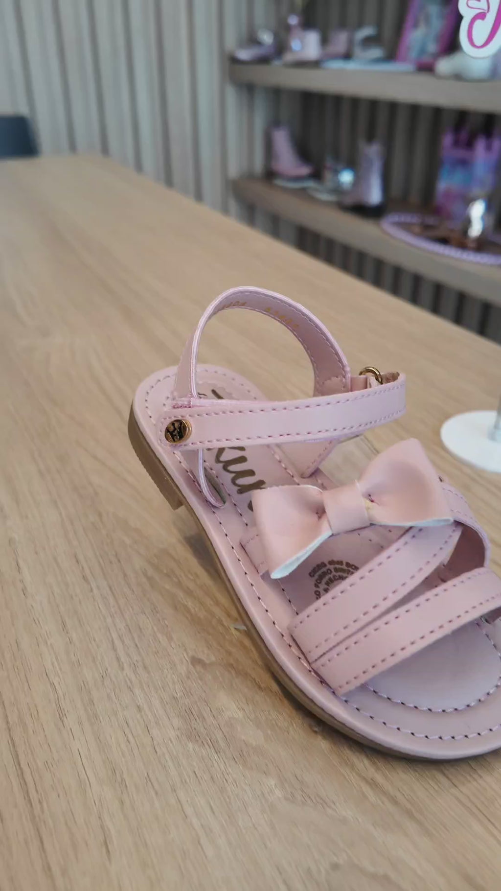 Sandalia rosa cómoda para niña – ligera y fresca para uso diario | Jakuna
