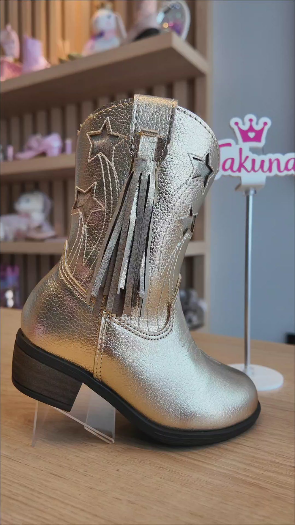 Bota metálica oro para niña - cómoda y resistente | Jakuna