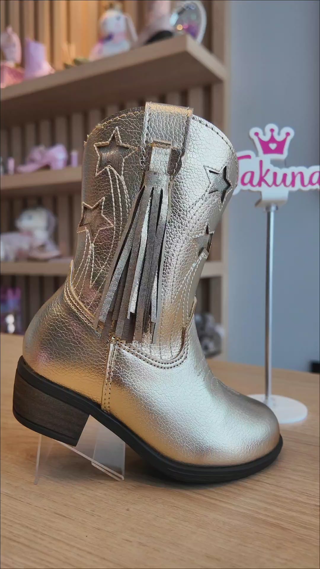 Bota metálica oro para niña - cómoda y resistente | Jakuna