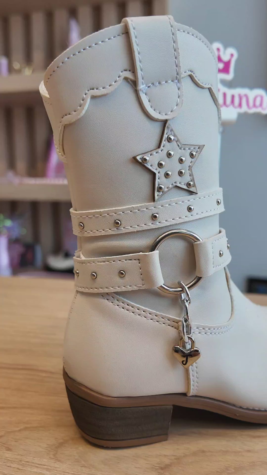 Bota latte con estrella para niña - cómoda y resistente | Jakuna